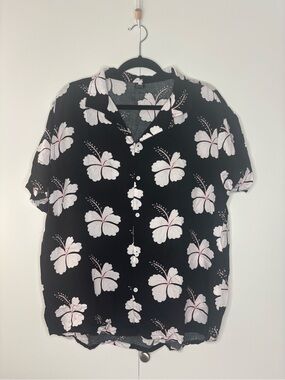 Sweet Honey - Black Floral Button-Up Shirt with White Hibiscus Print